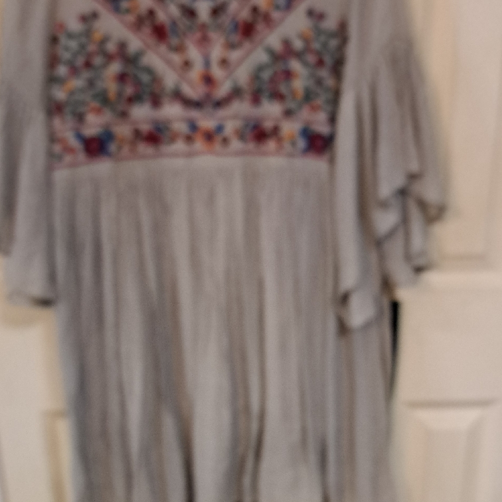 Umgee Gray Floral Embroidered Blouse - Picture 5 of 6